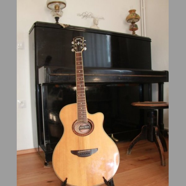 Elektro-akustická kytara Yamaha APX 700 II