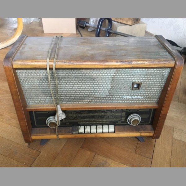 Retro radio Tesla Kvarteto 525A