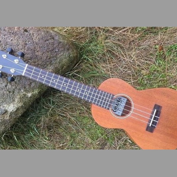 Koncertní ukulele OHANA, polomasiv mahagon.