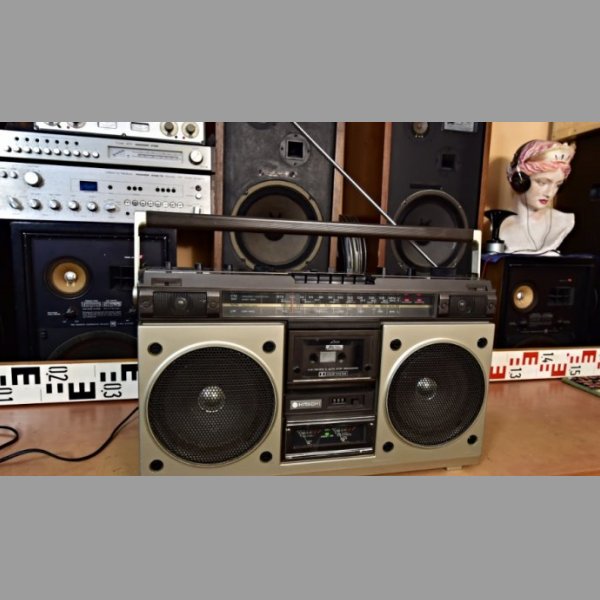HITACHI TRK-8200E boombox radiomagnetofon Japan