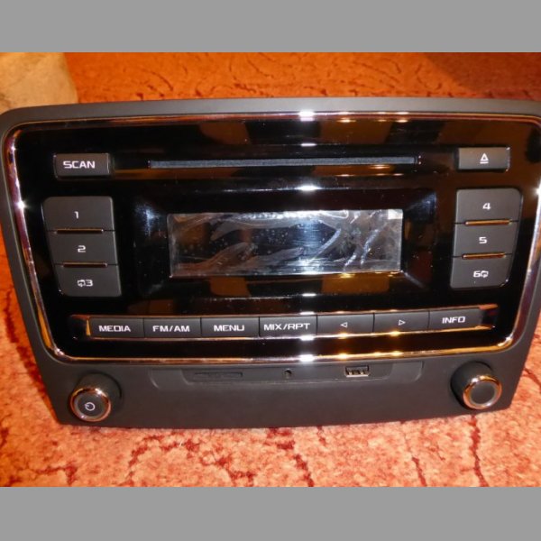 Autorádio 2DIN ŠKODA Superb II USB SD MP3 CD AUX (2008-2015)