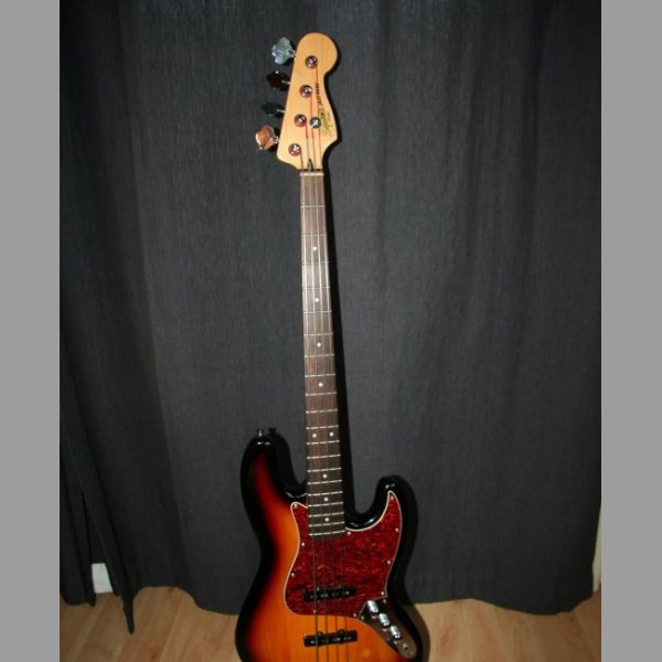 Baskytara FENDER SQUIER Jazz Bass