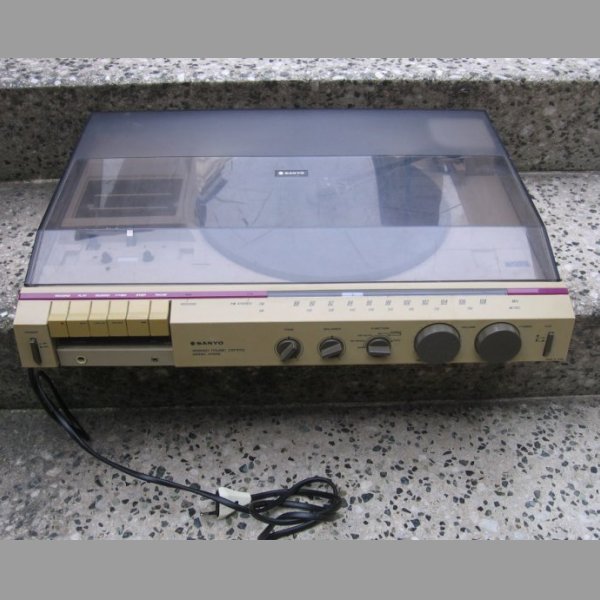 Retro Sanyo music record center z 80.let, model G1005